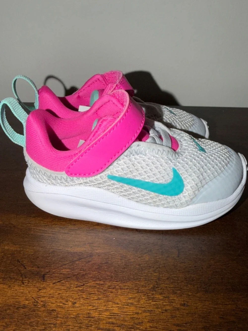 Nike Baby Water Mesh Sneakers Pink and White Size 5C Toddler Shoes Pre-owned EUC